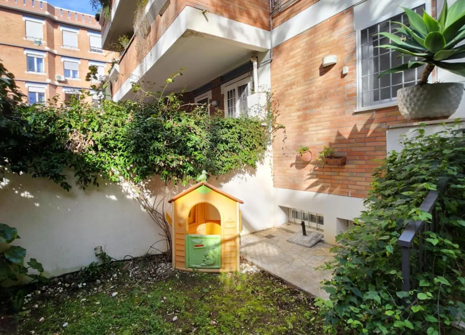 Rome Serenity Garden Apartment